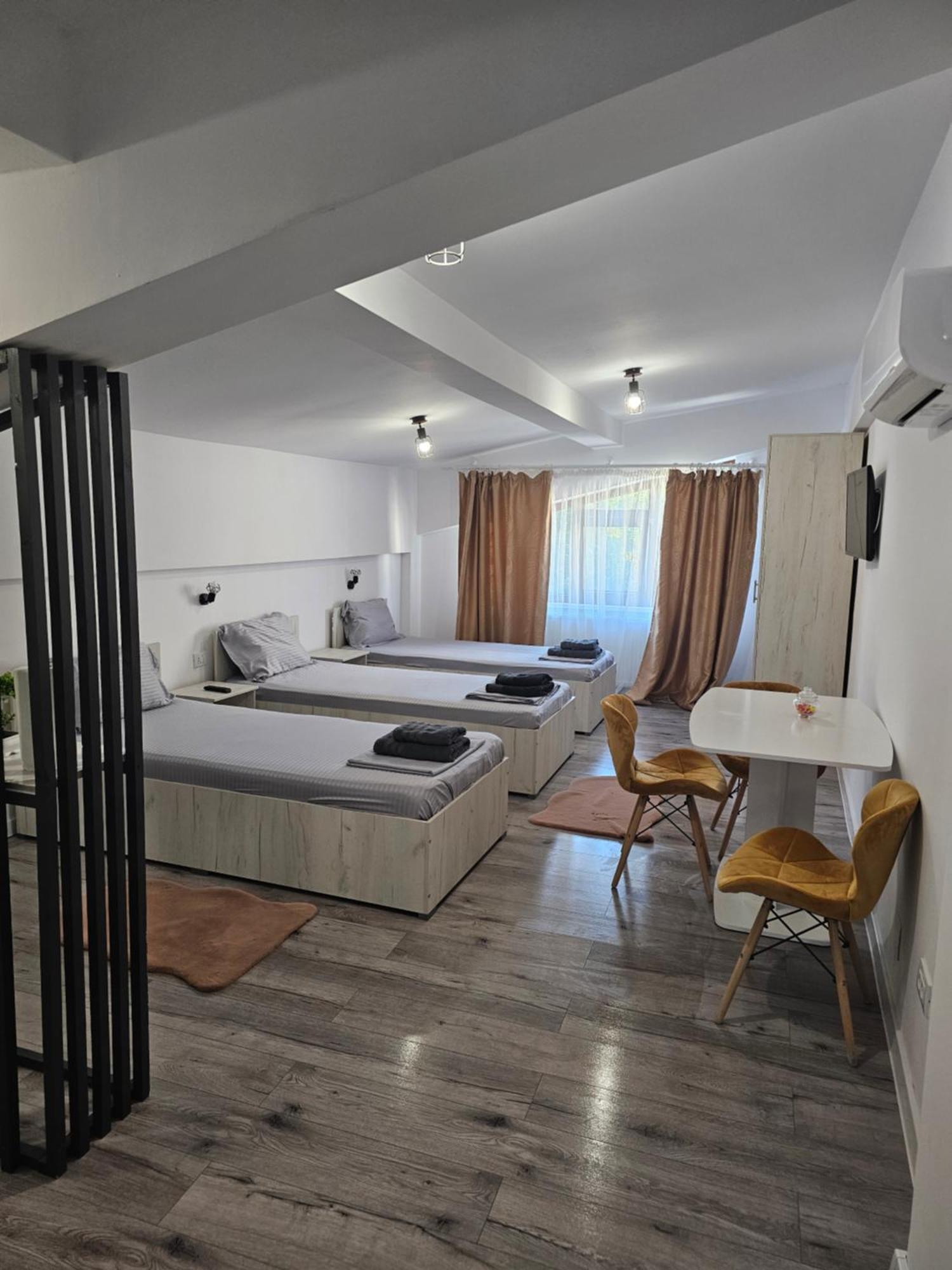 Didi Apartament ไกรโอวา ภายนอก รูปภาพ